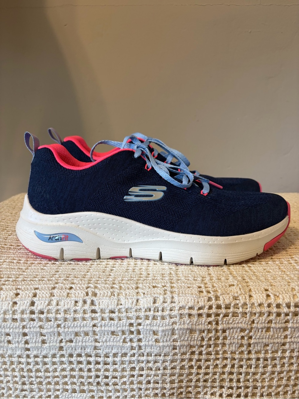 Skechers Air Cooled Arch Fit Women's Sneakers Navy Blue Hot Pink Size 9.5
